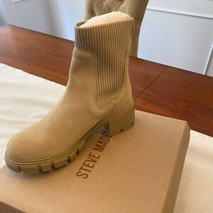 Steve Madden Hayle Boots in Sand Suede size 9